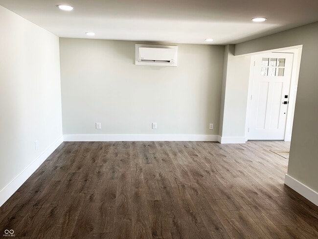 Building Photo - 9271 Mallard Dr