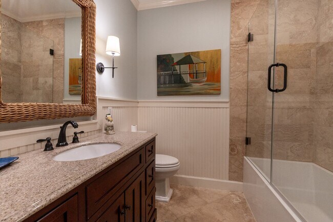 Building Photo - Available now! Top-Floor Bayfront Condo | 2BR · 2BA · Private Balcony · Pool & Wharf Access