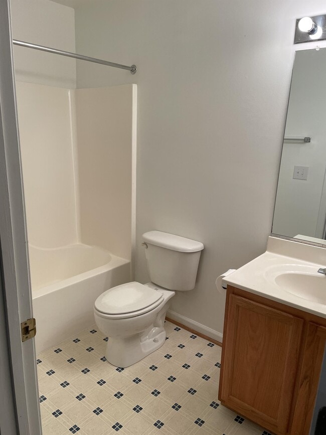 Building Photo - 115 Hartford Ct