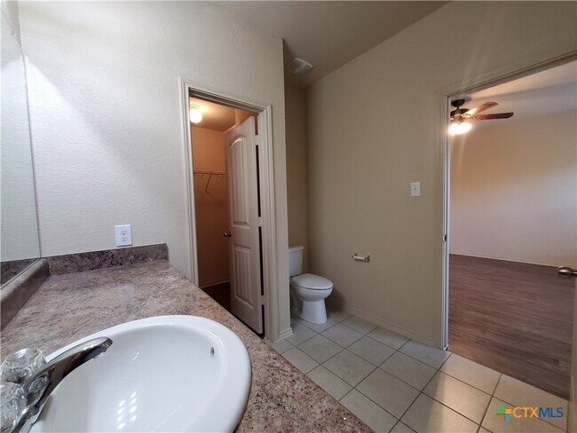 Building Photo - 1536 Gateshead Dr