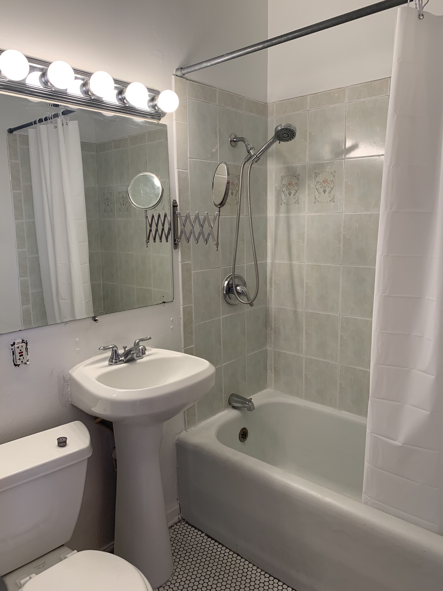 bathroom - 2500 S Sawyer Ave