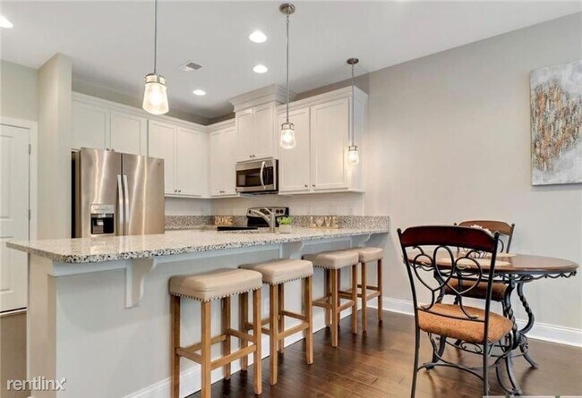 Building Photo - 3 br, 2.5 bath Townhome - 244 Lake Lily Dr
