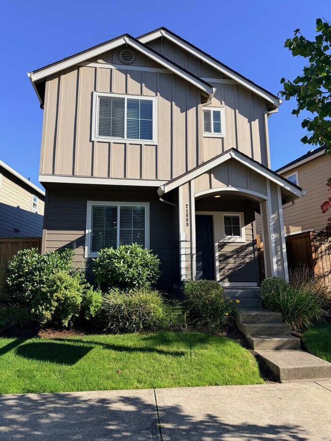 Building Photo - Beautiful Craftsman-Style Home is Ready Fo...
