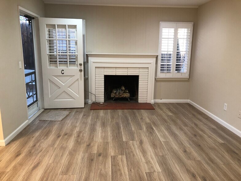 Building Photo - 250 N Mountain Trl
