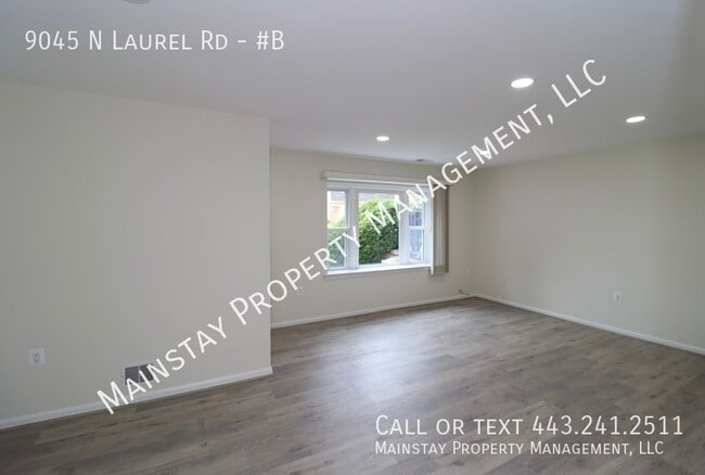 Building Photo - 9045 N Laurel Rd