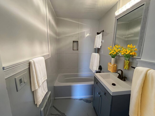 Building Photo - 5 Broadway