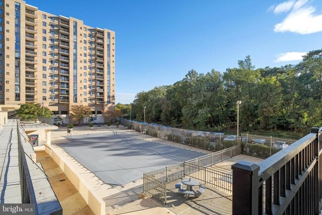 Building Photo - 4600 S Four Mile Run Dr