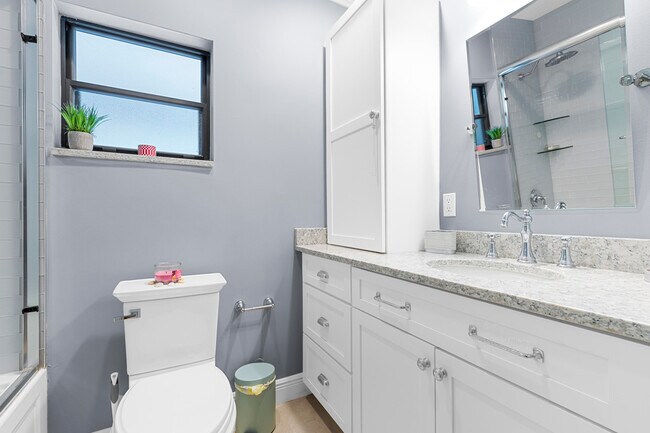 Building Photo - 11397 Pond View Dr