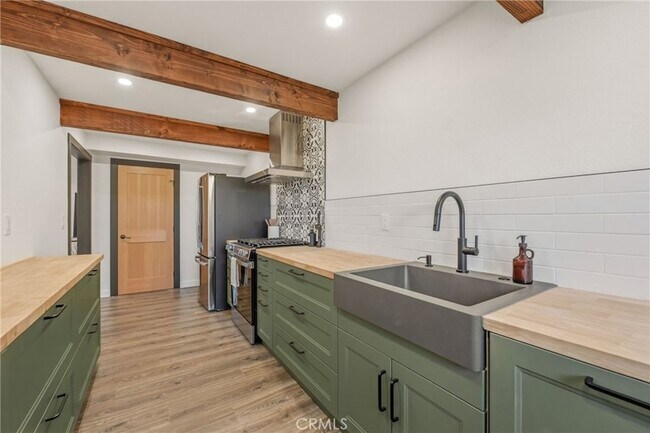 Building Photo - 234 Spanish Spur