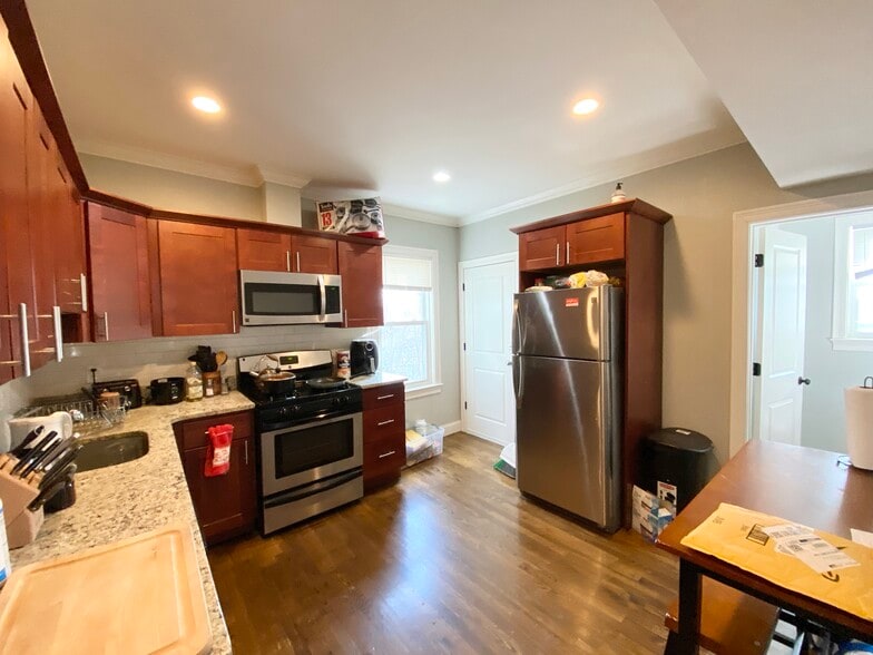 Building Photo - 47 Beech Glen St