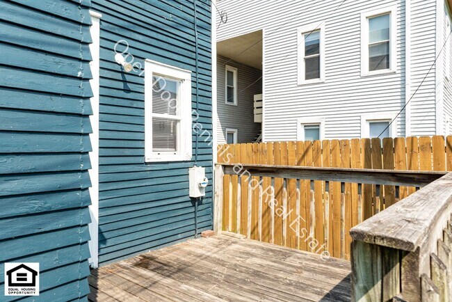 Building Photo - 2011 Hoagland Ave