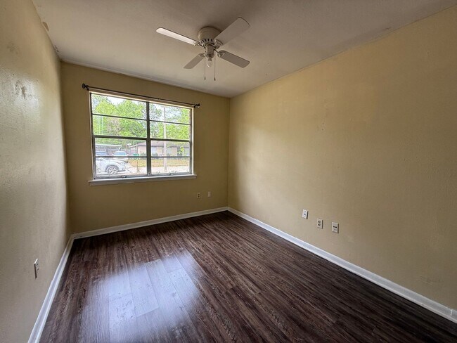 Building Photo - Room To Stretch