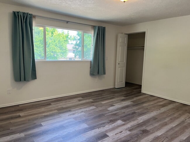 Building Photo - Rose Hill Duplex