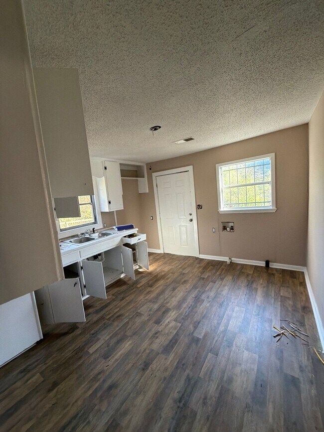 Building Photo - 267 Woody Dr