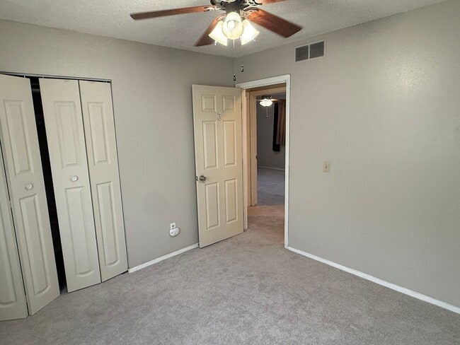 Building Photo - 4 Bedroom, 2 Bath Home for Rent