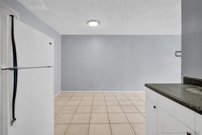 Building Photo - 5316 NW 24th Ct