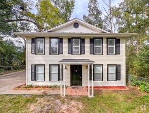 Building Photo - MIDTOWN 5/3.5 w/ 2750 sq ft, Wood Floors, ...