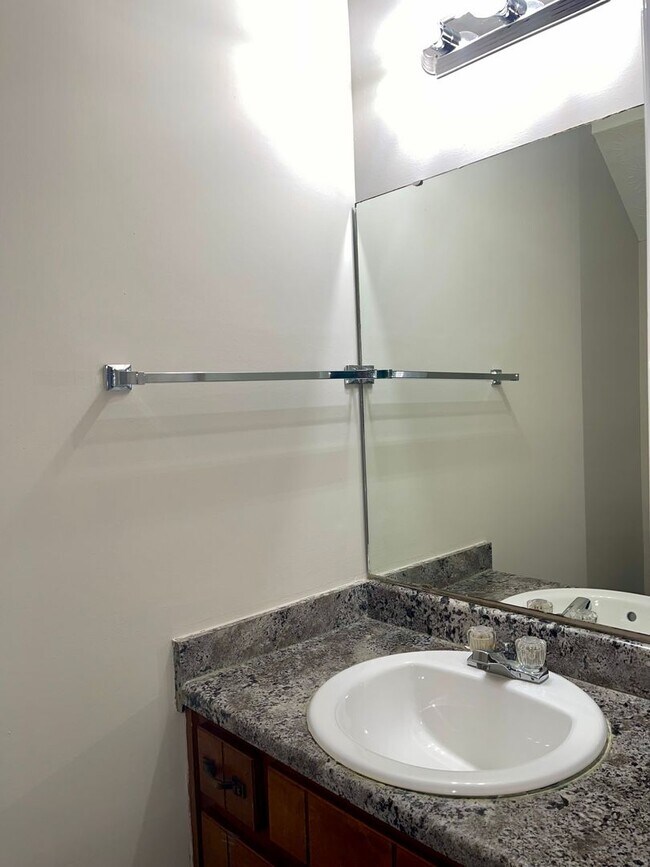 Building Photo - 5882 Sheldon Ct