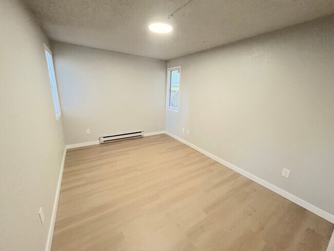 Building Photo - Ground Floor Two-Bedroom/One-Bathroom Cond...