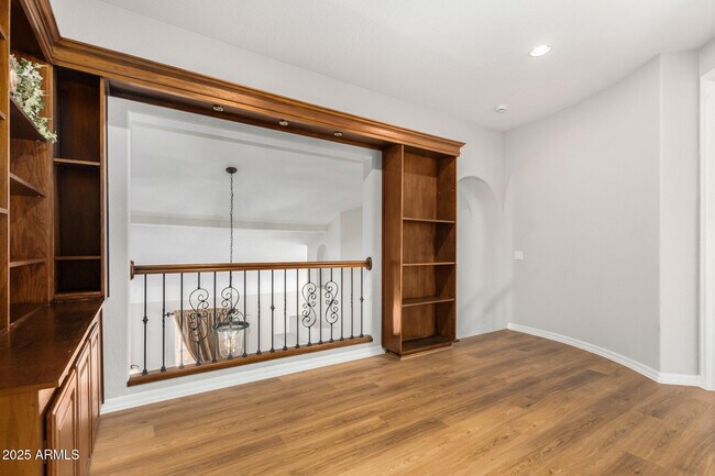 Building Photo - 1367 E Desert Flower Ln