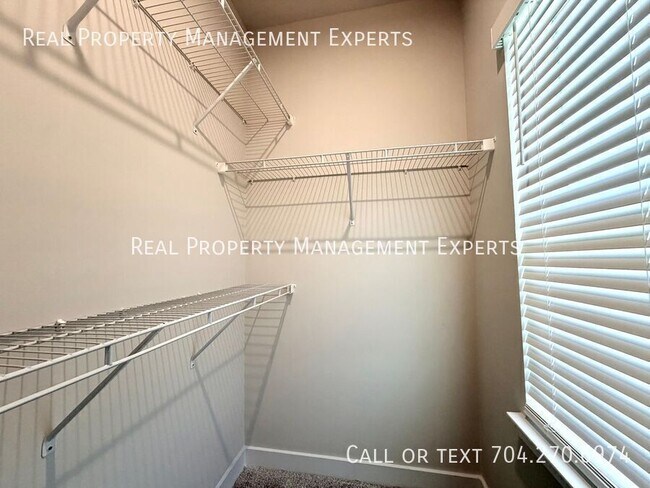 Building Photo - 2841 Statesville Ave