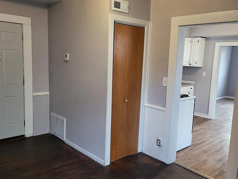 Building Photo - 2108 16th Ave S