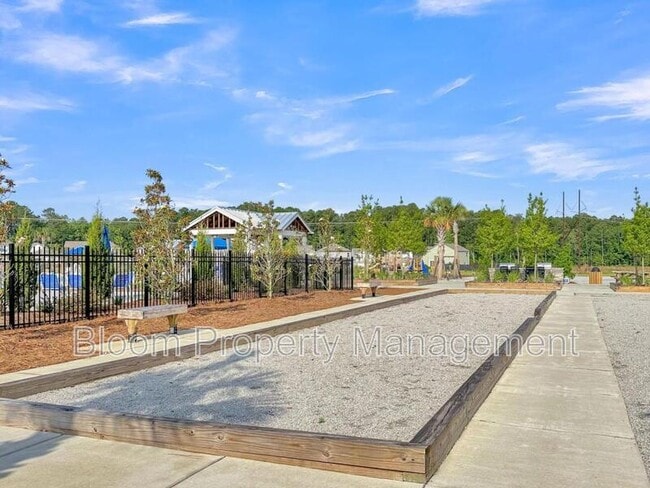 Building Photo - 448 Cedarview Rd