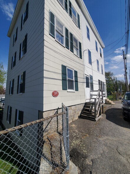 Building Photo - 215 Madison St