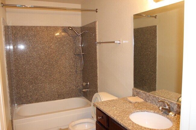 Building Photo - CUTE CONDO 1 BEDROOM, 1 BATHROOM, NEAR STR...