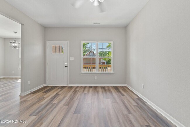 Building Photo - 704 Harney St