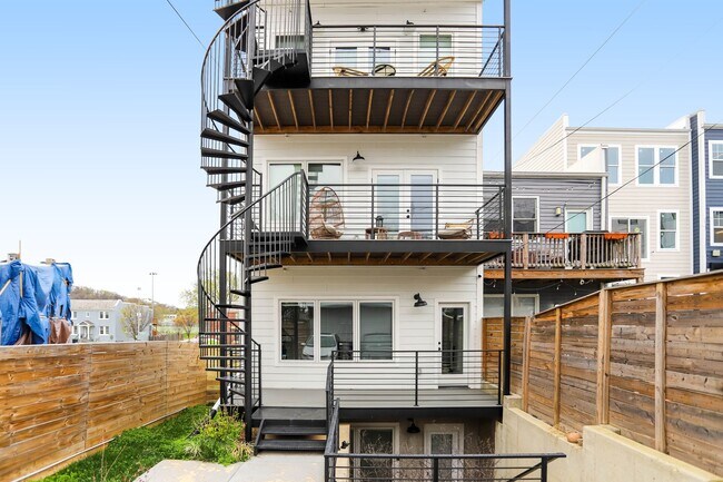 Building Photo - 1638 Trinidad Ave NE