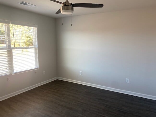 Building Photo - Townhome in Lincoln