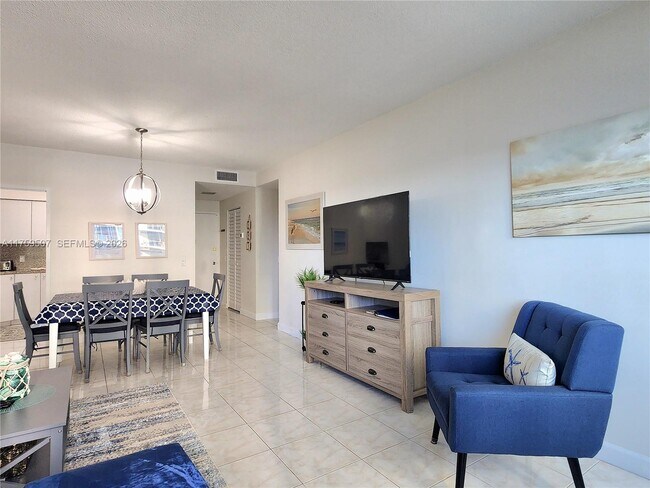 Building Photo - 3505 S Ocean Dr