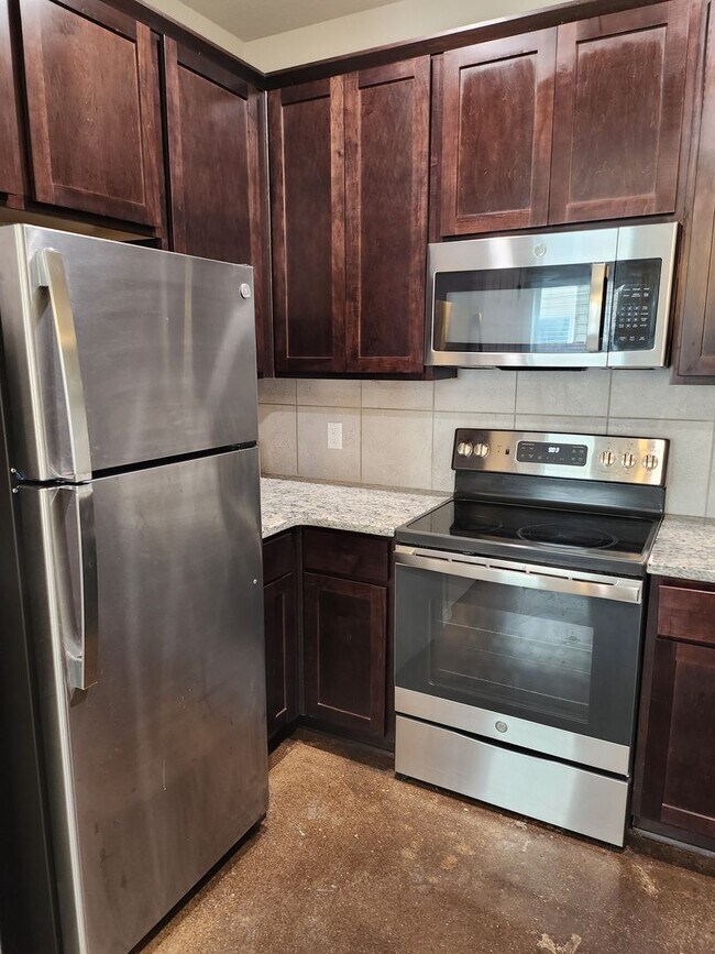 Building Photo - 3bd/2.5ba in Seguin