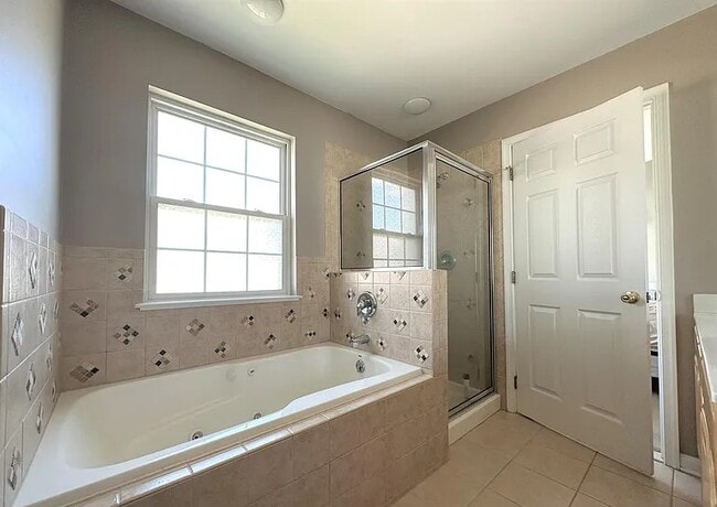 Building Photo - 1901 Blue Heron Dr