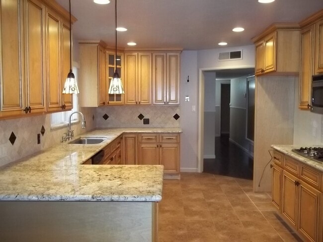 Building Photo - 258 W San Madele Ave