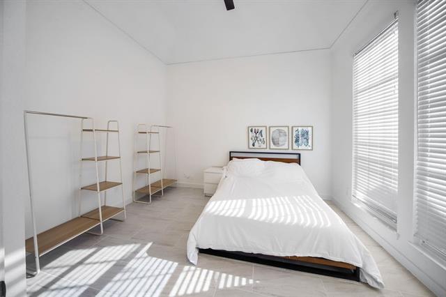 Building Photo - 5205 Panama Dr