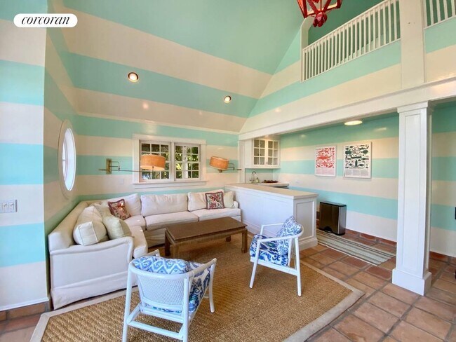 Building Photo - 20 Quogue St