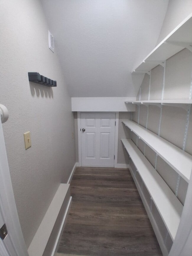 Building Photo - $1,800 - 2 Bedroom 2 Bathroom Newly Renova...