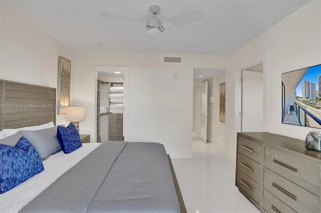 Building Photo - 3040 N Ocean Blvd