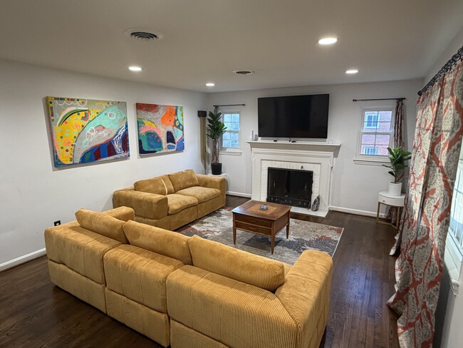 Building Photo - 7001 Coolridge Dr