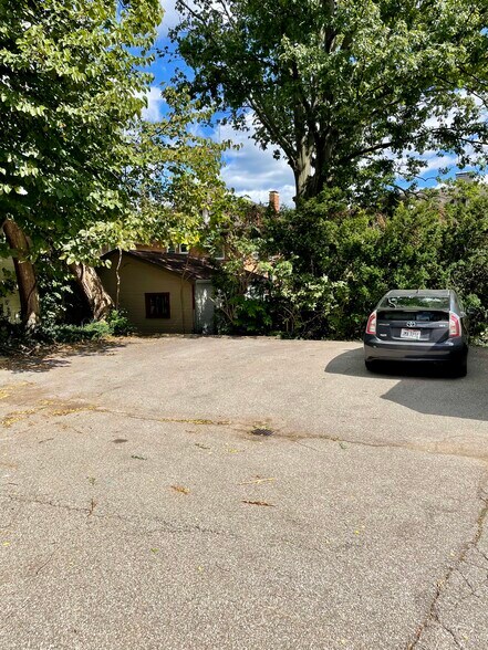 Off street parking - 3514 Mooney Ave