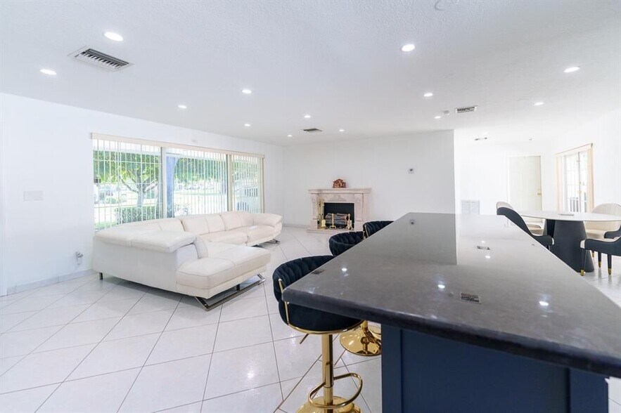 Building Photo - 2011 N 43rd Ave