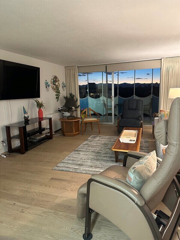 Building Photo - 1155 Ash St.