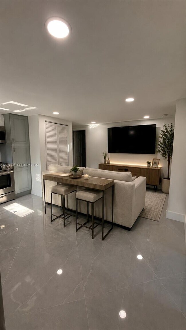 Building Photo - 305 NE 58th Terrace
