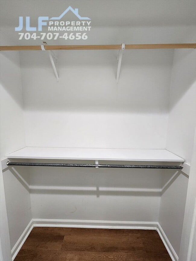 Building Photo - Great 2 bed/2 bath Condo in Convenient Charlotte Area!