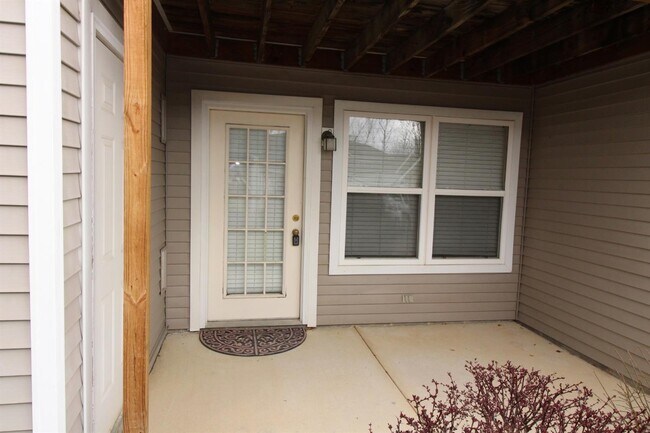 Building Photo - 1396 Heatherwood Ln