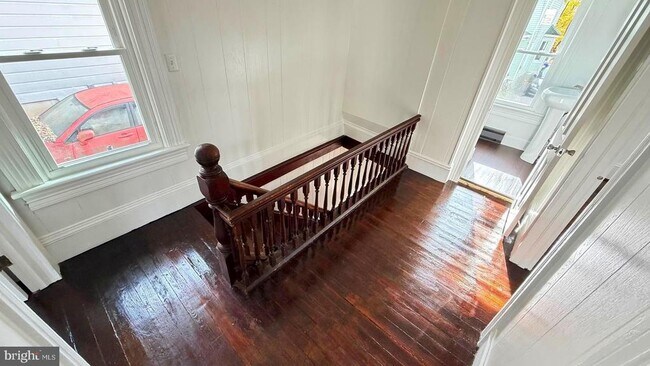 Building Photo - 6 Fern Ave