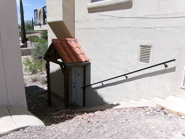 Building Photo - 6262 Escondido Dr