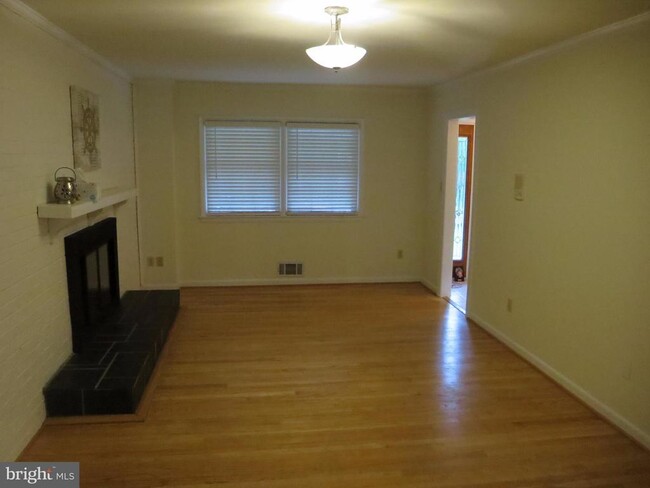 Building Photo - 6322 Linway Terrace